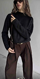 Dik yaka yumoş siyah kazak